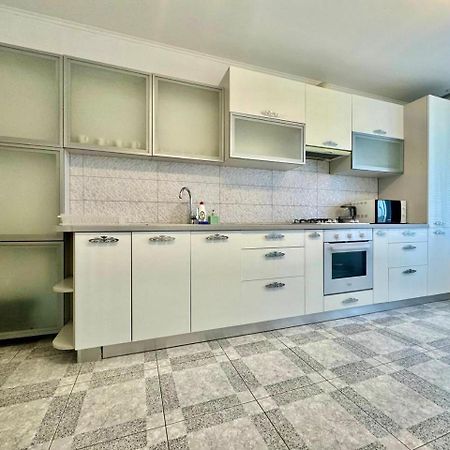 Apartpoltava Стильні Білосніжні Апартаменти, 2-Окремі Кімнати , Документи Для Відрядження , Банківський Чек Buitenkant foto
