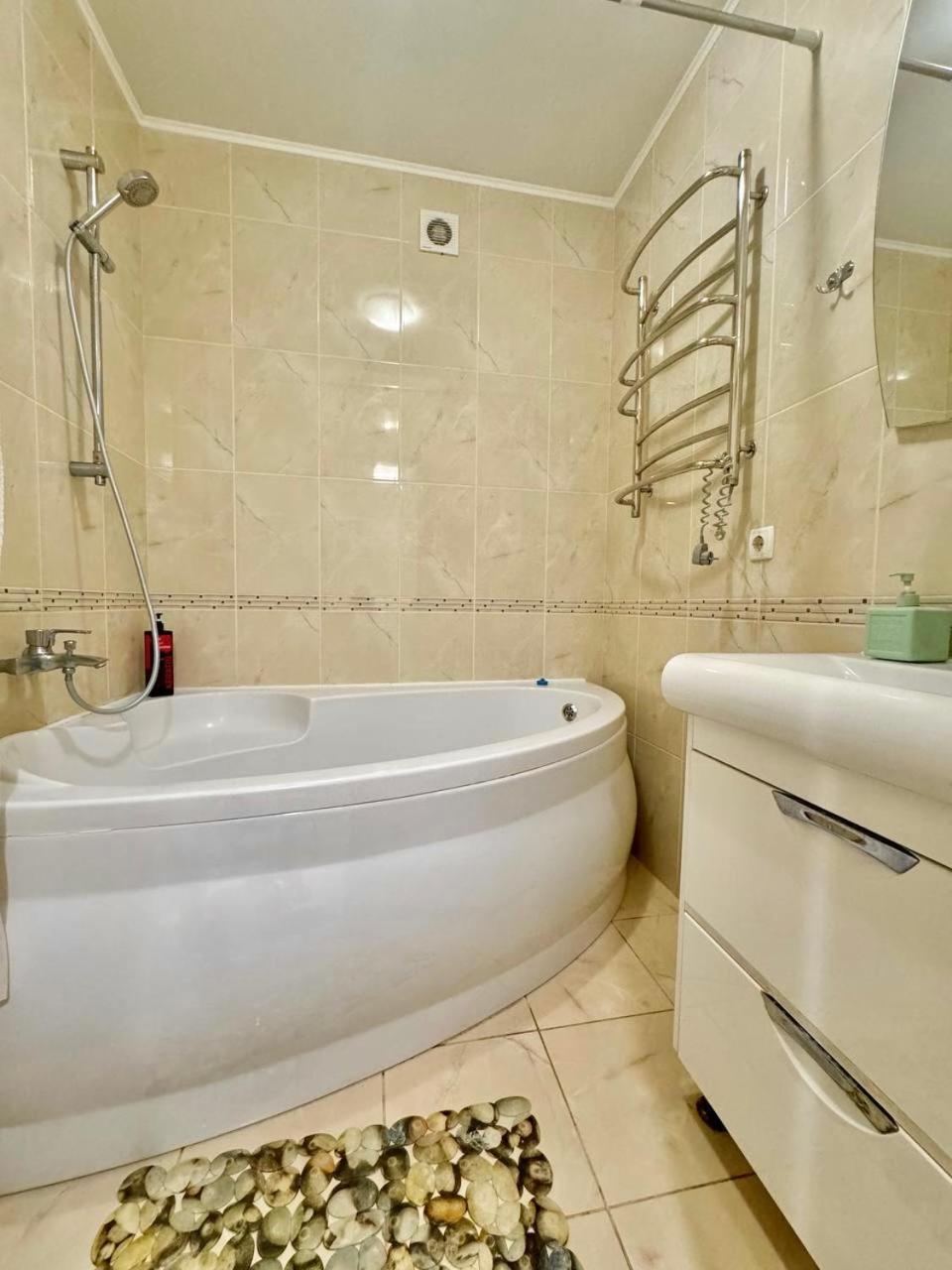 Apartpoltava Стильні Білосніжні Апартаменти, 2-Окремі Кімнати , Документи Для Відрядження , Банківський Чек Buitenkant foto